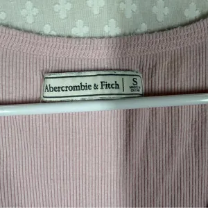 Abercrombie & Fitch Pink Ribbed Y2K Henley Top‎ thumbnail 3