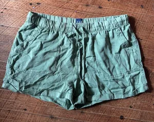 Gap green relaxed L gathered vacationcore preppy shorts thumbnail 1