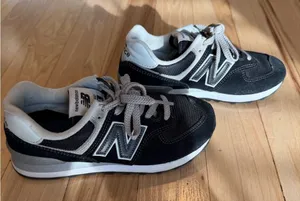 New Balance 574 lifestyle sneakers! Size 6.5! Black/grey thumbnail 1