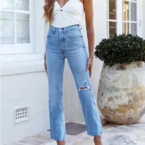 Levi’s Ribcage Straight Ankle Jean in Tango Fade Wash thumbnail 4