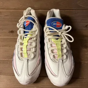 Nike Air Max 95 Corduroy Panache Women's Casual Shoes size 7.5 thumbnail 2