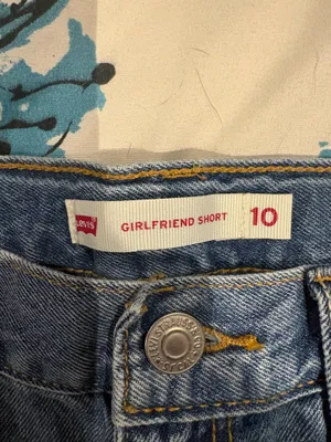 Levi's girl’s mid-rise embroidered cutoff jean shorts thumbnail 3