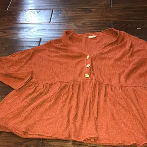 PEACH LOVE CALIFORNIA rust color waffle knit size large top thumbnail 2