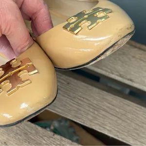 Tory Burch Patent Leather Pointy-Toe‎ Logo Flat Size 8 A30 thumbnail 3