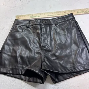 AKIRA Black PU Leather Mini Shorts Women’s Medium High Rise Y2K Clubwear Moto thumbnail 12