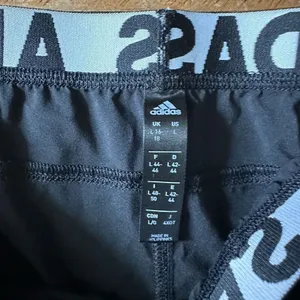 Adidas lightweight black L sporty athletic workout shorts thumbnail 2