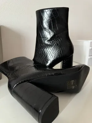 Black Heel Boots Size 6.5 thumbnail 2