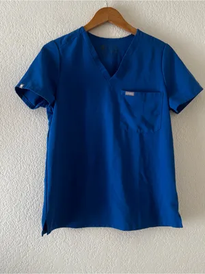 Figs Winning Blue Women’s Catarina One Pocket Scrub Top thumbnail 2