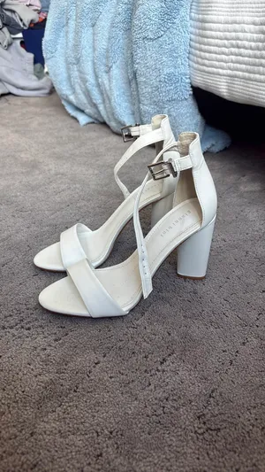 Gianni Bini White Heels thumbnail 3
