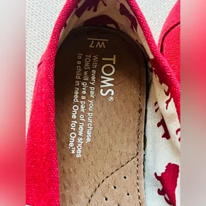 TOMS Shoes Classic Canvas Slip On in Red Size W7 thumbnail 4