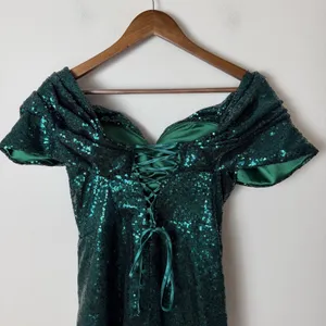 Ellae Lisque I'm the Gift Emerald‎ Green Off Shoulder Sequin Mini Dress Medium thumbnail 9