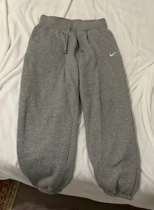 Nike Loose Fit Sweatpants thumbnail 1
