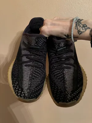 Yeezy Boost 350 V2 ‘Carbon’ thumbnail 3