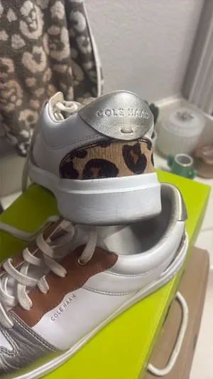 White gold leather Cole Haan sneakers 8B thumbnail 2