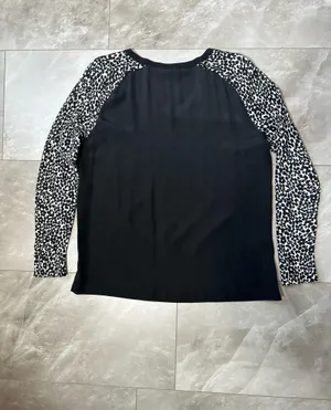 Ann Taylor Womens Blouse Size M Flowers Long Sleeve Lightweight Cotton Blend thumbnail 2