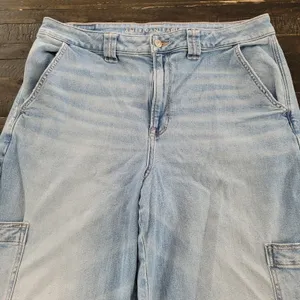 American Eagle Super High Rise Light Wash Cargo Baggy Wide Leg Jeans Womens 14 thumbnail 1