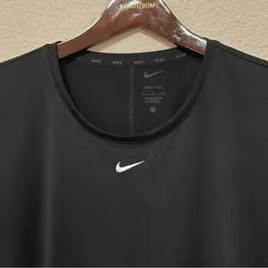 Nike front swoosh logo Tshirt, Dry-Fit, black, size L thumbnail 3