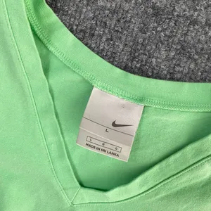 Vintage Nike Bright Green V-Neck Short Sleeve Tee Shirt Activewear Gym Y2k 2000s thumbnail 5