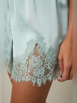 Le Lis: Elastic Waist Lace Trim Shorts Size XS thumbnail 4