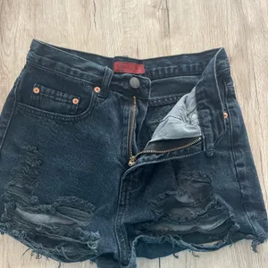 Signature8 Distressed Denim Shorts - Sz Small thumbnail 5