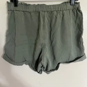 Aerie Olive Green Paperbag‎ Waist Shorts Lyocell Drawstring Cuffed Womens Medium thumbnail 7