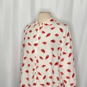 ZARA ZW Collection White Pink Lips Print Buttondown Top Blouse Lipstick X-Large thumbnail 6