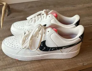 Nike Court Vision Women’s size 10 thumbnail 1