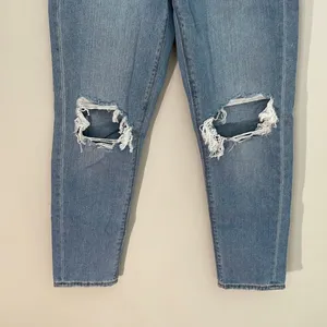 American Eagle Womens Mom Straight‎ Jeans Distressed Light Wash Blue Size 2 Reg thumbnail 3
