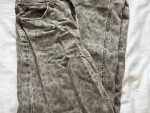 Universal Thread Grey Leopard Straight-Leg Jeans thumbnail 2