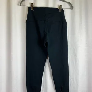 AERIE Capri Chill.Play.Move. legging stretch Pants Black Medium thumbnail 2