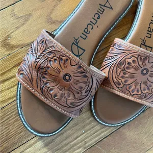 •American Darling hand tooled leather sandal• Size 8 thumbnail 3