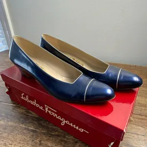 Salvatore Ferragamo‎ navy calfskin pumps low heel size 7AAAA thumbnail 2