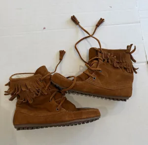 Minnetonka Boots Women’s thumbnail 1