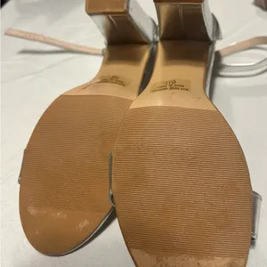 Sandals Room of Fashion Silver Block Heel Ankle-Strap size 11 Preowned CLEAN! thumbnail 7