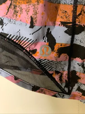 Lululemon Hotty Hot Short II Long 4" Inversion shorts women's size 6 Tall thumbnail 4