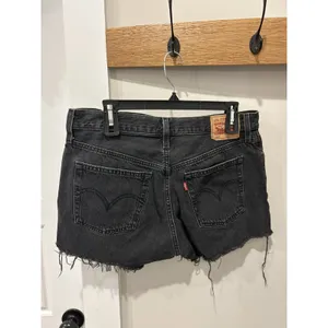 Levi's 501 Women Shorts Sz 28 Black Denim Original Fit High Rise Cutoff Jean w28 thumbnail 4