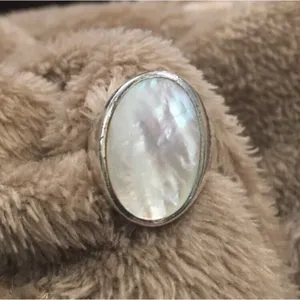 Vintage Mother of Pearl Sterling Silver Wide Band Cocktail Ring Sz 8 thumbnail 2