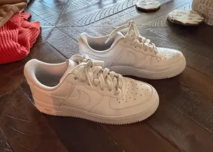Nike Air Force 1 thumbnail 1
