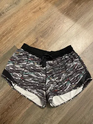 lululemon athletica Black Patterned Run Hotty Hot Short Accents Size 10 thumbnail 2