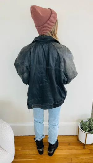 thrashed vintage boots leather jacket / xl, 26” ptp, 25” length / right pocket is missing snap button thumbnail 3