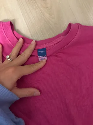 Old navy tee  thumbnail 2