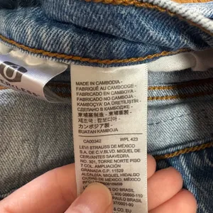 Levi's 501 Distressed Denim Cut Off Jean Shorts Cotton Women 30 light‎ wash thumbnail 9