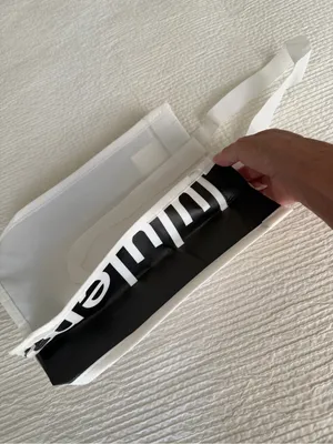 Lululemon empty shopping bag thumbnail 5