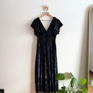 New Marchesa Notte Burnout Velvet Dress Size 4 thumbnail 4