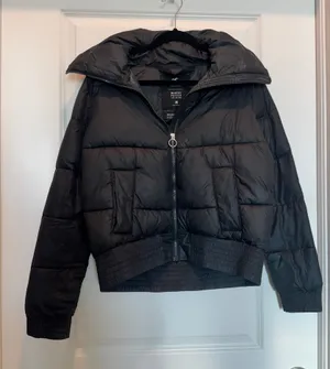 Black hollister puffer jacket thumbnail 1