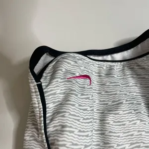 Nike Dri Fit Black Gray Athletic Shorts Swoosh Logo Women’s Large Excellent Cond thumbnail 2