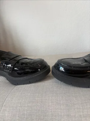 Clark’s women’s Black Patent Leather Penny Loafers 8 thumbnail 8