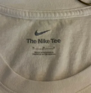 The Nike Tee Medium Women’s Vintage Logo thumbnail 3