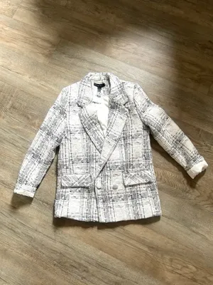NEW Forever 21 set of tweed blazer and skirt size Small. thumbnail 3