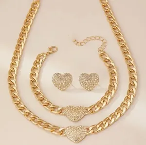 Sparkling Gold Heart Jewelry Set thumbnail 1
